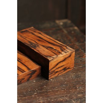 孔雀杢総黒柿煙草盆　J1267 