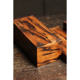 孔雀杢総黒柿煙草盆　J1267 