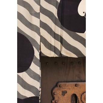 ちりめん巣ごもり鶴着物　S1236 