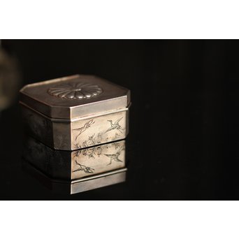 一鶴斎共箱銀香合　S1446 