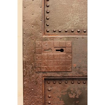 鉄づくし菊金具蔵戸　W316 