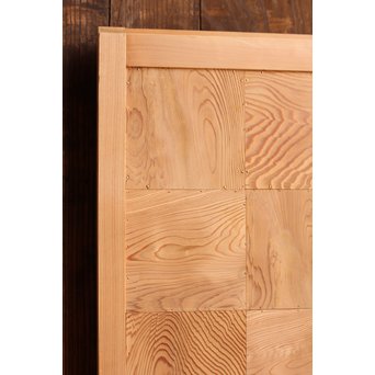 美品市松模様の杉板戸　　B637 