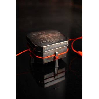 八角行器型 牡丹毛彫 純銀製ボンボニエール　S1868 