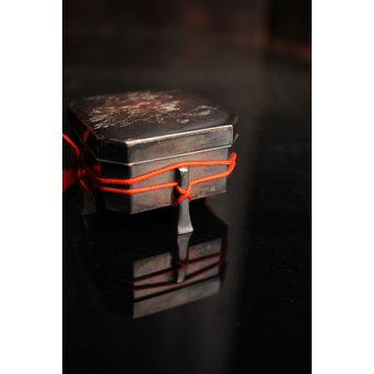 八角行器型 牡丹毛彫 純銀製ボンボニエール　S1868 