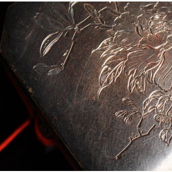 八角行器型 牡丹毛彫 純銀製ボンボニエール　S1868 