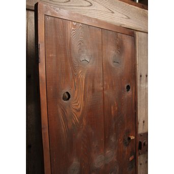 節からの覗き穴のある板戸　B731 