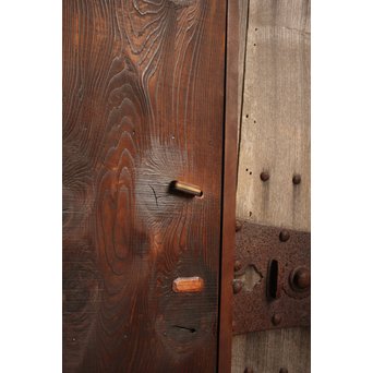 節からの覗き穴のある板戸　B731 