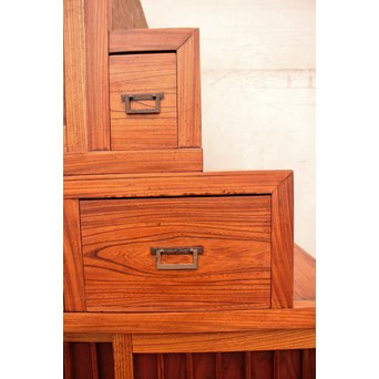 縦桟引戸の欅階段箪笥　M54 