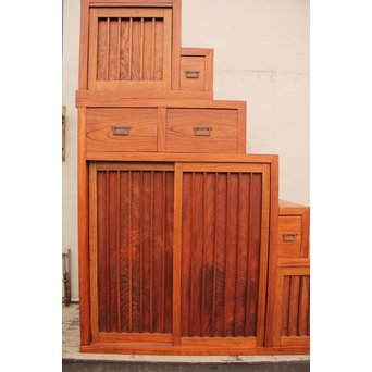 縦桟引戸の欅階段箪笥　M54 