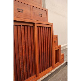 縦桟引戸の欅階段箪笥　M54 
