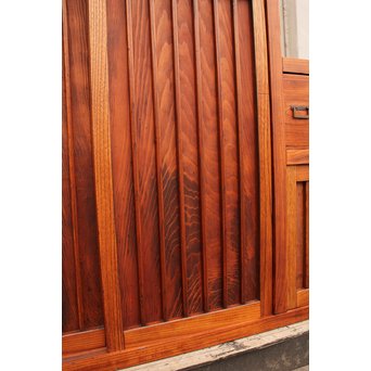 縦桟引戸の欅階段箪笥　M54 