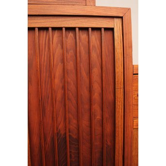 縦桟引戸の欅階段箪笥　M54 