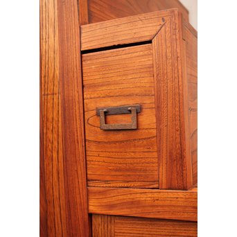 縦桟引戸の欅階段箪笥　M54 