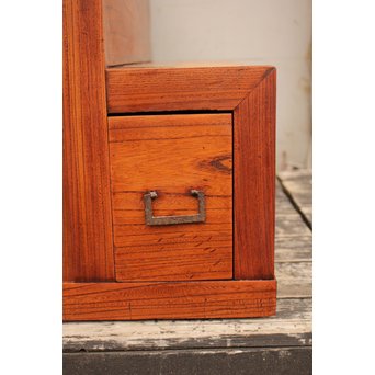 縦桟引戸の欅階段箪笥　M54 