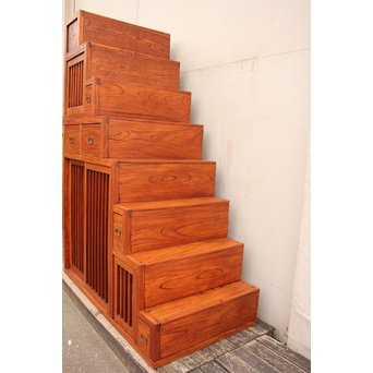 縦桟引戸の欅階段箪笥　M54 