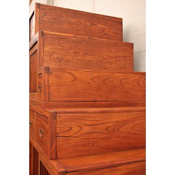 縦桟引戸の欅階段箪笥　M54 