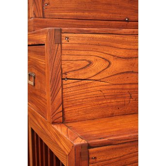 縦桟引戸の欅階段箪笥　M54 