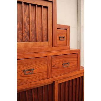 縦桟引戸の欅階段箪笥　M54 
