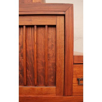 縦桟引戸の欅階段箪笥　M54 