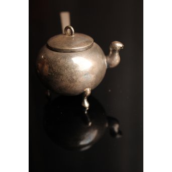 韓国美術工芸 李王家 純銀獣口三脚水滴　S2024 