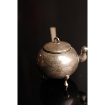 韓国美術工芸 李王家 純銀獣口三脚水滴　S2024 