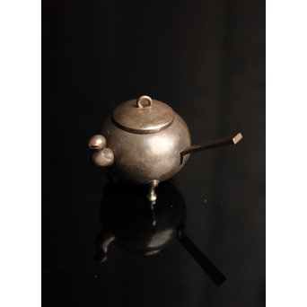 韓国美術工芸 李王家 純銀獣口三脚水滴　S2024