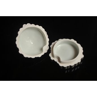 12代酒井田柿右衛門銘　蜂の巣香合　K138 