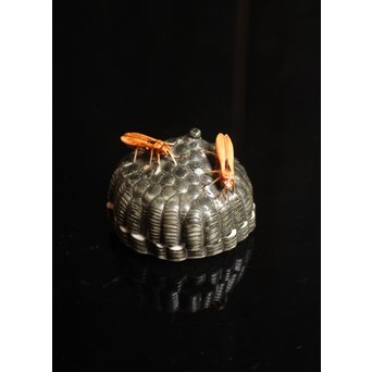 12代酒井田柿右衛門銘　蜂の巣香合　K138