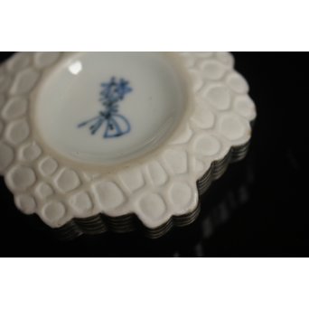 12代酒井田柿右衛門銘　蜂の巣香合　K138 