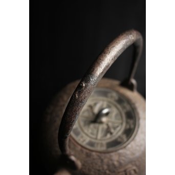 光玉堂日露征記念丸型鉄瓶　H429 