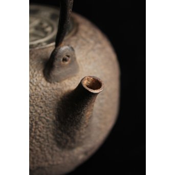 光玉堂日露征記念丸型鉄瓶　H429 