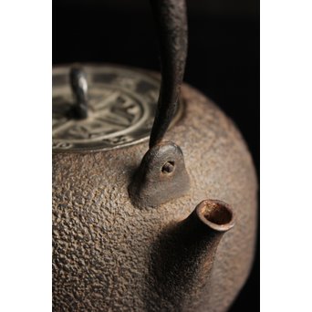 光玉堂日露征記念丸型鉄瓶　H429 