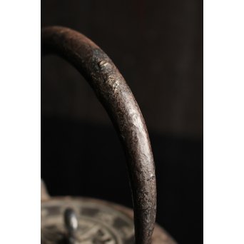 光玉堂日露征記念丸型鉄瓶　H429 