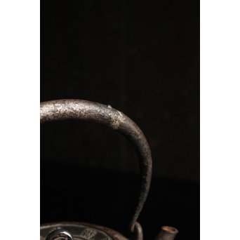 光玉堂日露征記念丸型鉄瓶　H429 