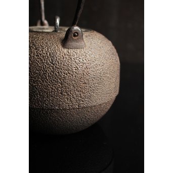 光玉堂日露征記念丸型鉄瓶　H429 