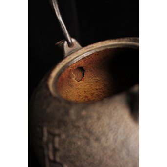 光玉堂日露征記念丸型鉄瓶　H429 