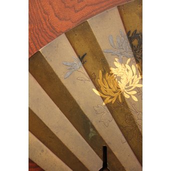 象嵌肉厚扇真鍮金具総欅上杢格子蔵戸　W436 