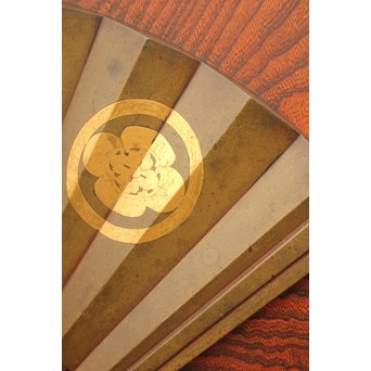 象嵌肉厚扇真鍮金具総欅上杢格子蔵戸　W436 