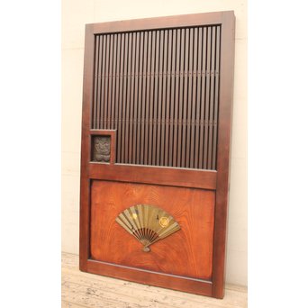 象嵌肉厚扇真鍮金具総欅上杢格子蔵戸　W436 