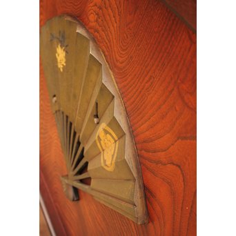 象嵌肉厚扇真鍮金具総欅上杢格子蔵戸　W436 