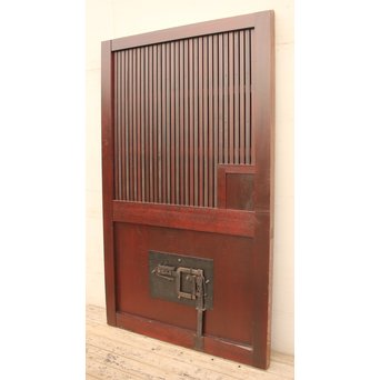 象嵌肉厚扇真鍮金具総欅上杢格子蔵戸　W436 