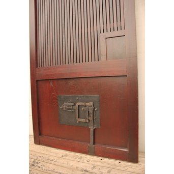 象嵌肉厚扇真鍮金具総欅上杢格子蔵戸　W436 