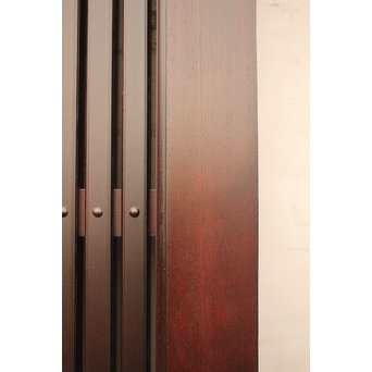 象嵌肉厚扇真鍮金具総欅上杢格子蔵戸　W436 