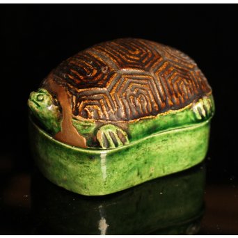 金印河濱支流　永楽造　亀交趾香合　K231 