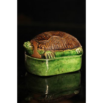 金印河濱支流　永楽造　亀交趾香合　K231 