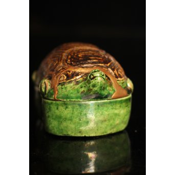 金印河濱支流　永楽造　亀交趾香合　K231 