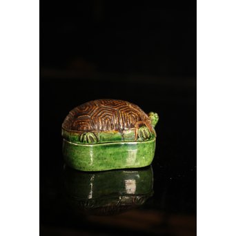 金印河濱支流　永楽造　亀交趾香合　K231 