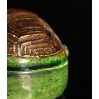 金印河濱支流　永楽造　亀交趾香合　K231 