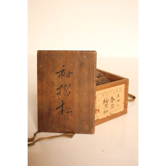 名木袖摺松蝉蒔絵香合　K258 