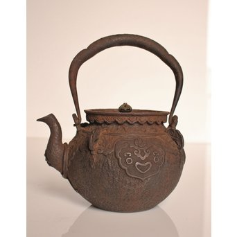 大国造底印有　饕餮紋鉄瓶　K260